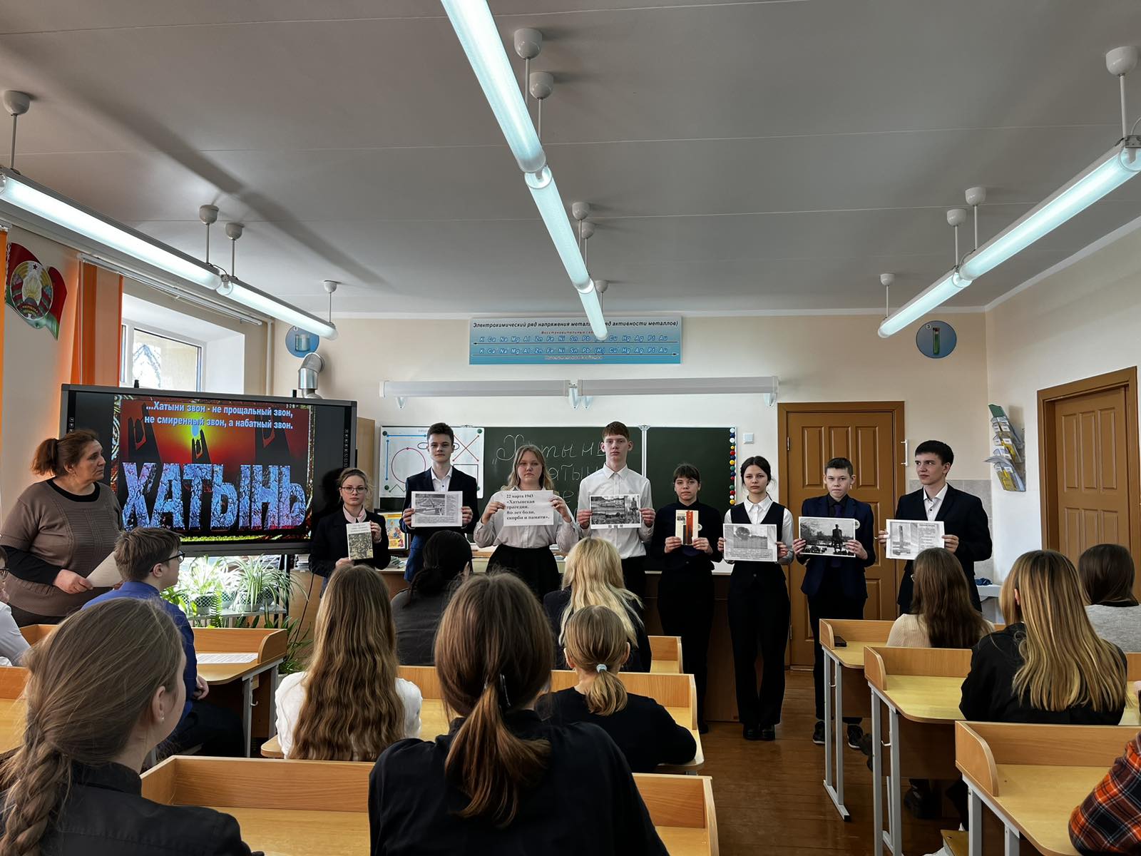 9 класс урок 11. 9 класс урок 11. Класс с учениками. Класс ученики старшеклассники. Ученик за партой.