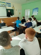 26.02.2025 - встреча учащихся 7 «А» класса с Квасницким Ю.М.., участковым инспектором ИДН Мозырского РОВД