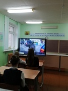 Прагляд і абмеркаванне вучнямі 9,11 класаў фільма «Вірус нацызму»