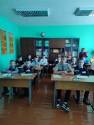 Мероприятие ко Дню народного единства со старшеклассниками провела библиотекарь Жогло М.И.