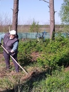 Члены ППО ГУО "Угловская средняя школа" приняли активное участие в республиканском субботнике