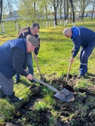 22.04.2023 прошел республиканский субботник, где трудовой коллектив центра творчества активно принял участие по благоустройству и уборке территории