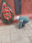 Уборка Братской могилы в Огпрдне - Гомельской
