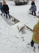 працоўная дзейнасць "Уборка снегу"