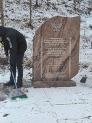 В преддверии Дня освобождения Калинковичского района от немецко-фашистских захватчиков члены первичной организации ОО "БРСМ" приняли участие в акции "Сохраним память на века"