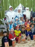 Новогодний утренник в средней группе "Сосулька Завидулька и тётушка Непогодушка""