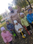Труд в природе. Уборка листьев на пришкольном участке