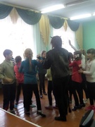 Играют взрослые