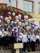 Торжественная линейка, посвящённая празднику "Последний звонок" для учащихся 9-х классов