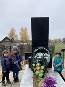 30.10.2024 З мэтай ажыццяўлення пераемнасці паміж вучнямі і выхаванцамі ДУА была праведзена пешаходная прагулка да Брацкай магілы.