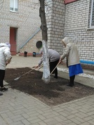 "Вот так мы работаем  на благоустройство  нашей территорий..."