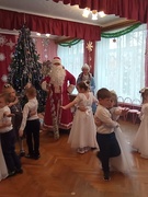 Новогодний праздник в старшей группе "Новогодний серпантин"