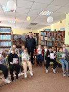 Учащиеся оздоровительного лагеря "Крепыш" ГУО "Средняя школа №3 г.Хойники" посетили с экскурсией ГУК "Хойникская центральная районная библиотека". В ходе экскурсии для ребят прошла встреча со старшим инспектором ОГАИ.