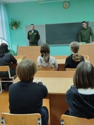 17.11.2022 г. Профориентационную беседу с учащимися 9-11 классов провели зам. командира роты по идеологической работе 38-й отдельной десантной бригады Терещенко М. Д.  и начальник группы призыва ВК Лельчицкого района Заяц Д. В.