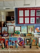 Выставка учащихся художественного отделения "Традиции семьи"