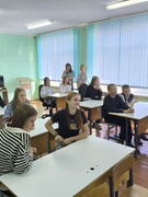 Педагог-психолог Буда-Кошелевского СПЦ Марьина М.В. провела с учащимися 9,10 класса занятие "Профилактика противоправного поведения. Семейные ценности"