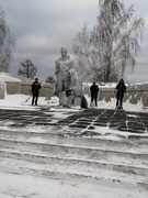 Уход за памятником, оказание помощи пожилым и одиноким