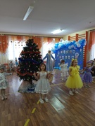 Новогодний праздник в средней санаторной группе "Носики-курносики"