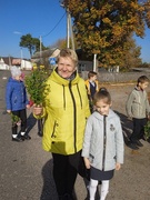 Акция "Очень мамочку люблю - ей цветочек подарю"