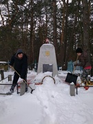 Уборка памятников и мест захоронений