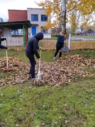 Уборка территории школы профсоюзным коллективом