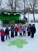 Всюду снег, в снегу дома - привезла его зима!