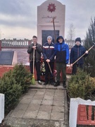 Волонтеры Зябровской средней школы Гомельского района приняли участие в акции Обелиск " в ходе которой занимались благоустройством памятников и воинских захоронений