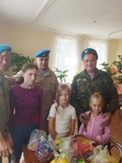Встреча детей приюта с десантниками.
