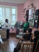 В шестой школьный день библиотекарь Алла Самойлович подготовила презентацию «Музеи мира»