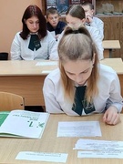 В рамках информационно-образовательного проекта ШАГ с учащимися 8-9 классов был проведён информационный час "Быть достойным гражданином Республики Беларусь - значит грамотно пользоваться своими правами, честно и добросовестно исполнять свои обязанности".