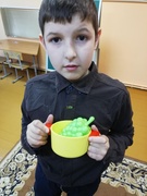 ЗАГЛЯНИТЕ В МАМИНЫ ГЛАЗА