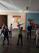 Отдыхаем в школьном лагере.
