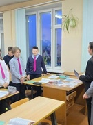 Совет старшеклассников провел рейд по проверке школьной формы ??