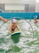 "Занятия в бассейне: радость и польза"