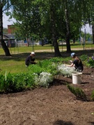 03.06.2022 Лагерь труда и отдыха Зеленый строитель». Мы ухаживали за огородом!!!!!