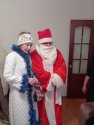 ?Педагоги ГУО "Берёзовская средняя школа Калинковичского района" посетили ДДСТ и поздравили маленьких жителей с новогодними праздниками.