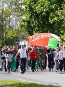 В едином забеге под флагом страны.