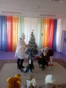 Новогодний утренник для детей разновозрастной группы "Сказка водит хоровод'