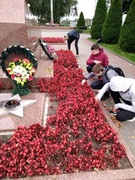 Акцию " Памятник " в преддверии Дня народного единства  организовали учащиеся 9 А класса