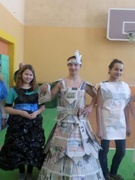 Праздник моды (из бросового материала).