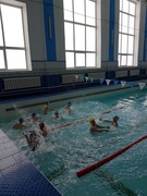 Уроки физкультуры в бассейне — это праздник в школьном расписании.  Они сочетают в себе физическую активность, игру, снятие напряжения от учебы и социализацию...
