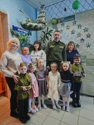 Воспитанники и педагоги ГУО" Детский сад № 2 г. Ельска" поздравили работников военкомата с 23 февраля