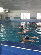 Обучение плаванию в бассейне