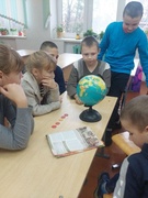 09.11.2024. В рамках  шестого  школьного  дня  с учащимися  проведен круглый  стол " Я люблю  тебя,  Беларусь "