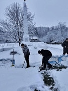 28.11.2022. Продолжаем участвовать в трудовой акции "Уберем снег вместе"