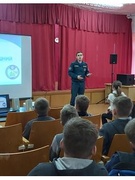 Представитель Рогачевского РОЧС и активисты БРСМ 13 декабря 2019 года с акцией "Безопасный Новый год"