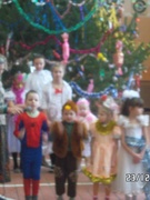 Новогодние праздники с учащимися школы.