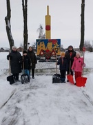 Акция "ЗаДело", волонтерский отряд "Милосердие", уборка памятника в деревне Гряда, 10.01.2026 г.