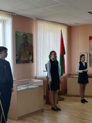 Члены постоянной комиссии по экономике, бюджету, финансам и коммунальной собственности Гомельского областного Совета Депутатов в народном музее боевой и трудовой славы