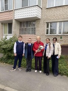 Поздравление ветеранов педагогического труда. Пионерский отряд «Комета» 8А класс